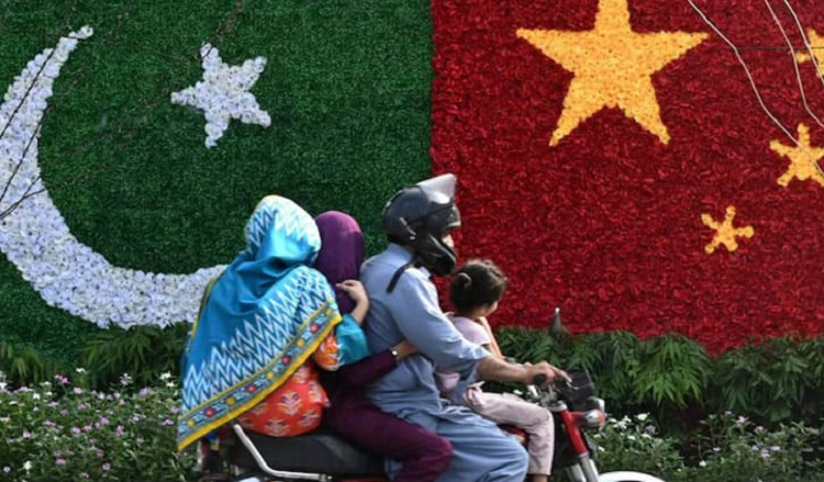 পাকিস্তানের রিজার্ভ বাড়াতে চীনের বিশাল অর্থ সহায়তা