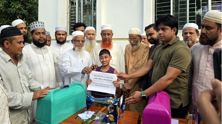 জামায়াতের যুব বিভাগের উদ্যোগে সেলাই মেশিন বিতরণ