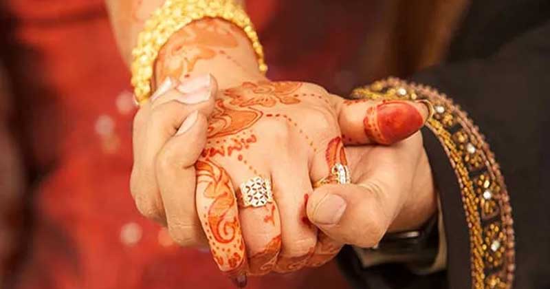 ভালোবেসে ছেলের বন্ধুকে বিয়ে