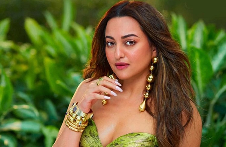 মা হওয়ার গুঞ্জনে মুখ খুললেন সোনাক্ষী 
