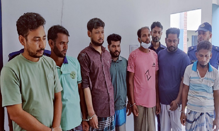 সদরপুরে পুলিশের অভিযানে আটক ১৩