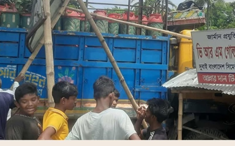খুলনায় ট্রাকের ধাক্কায় ইজিবাইকের ২ যাত্রী নিহত