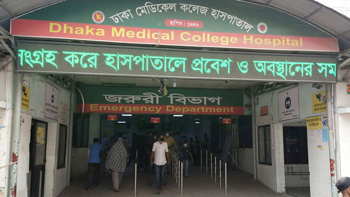 ঢামেক পুলিশ বক্সের পাশ থেকে দুইজনের মরদেহ উদ্ধার