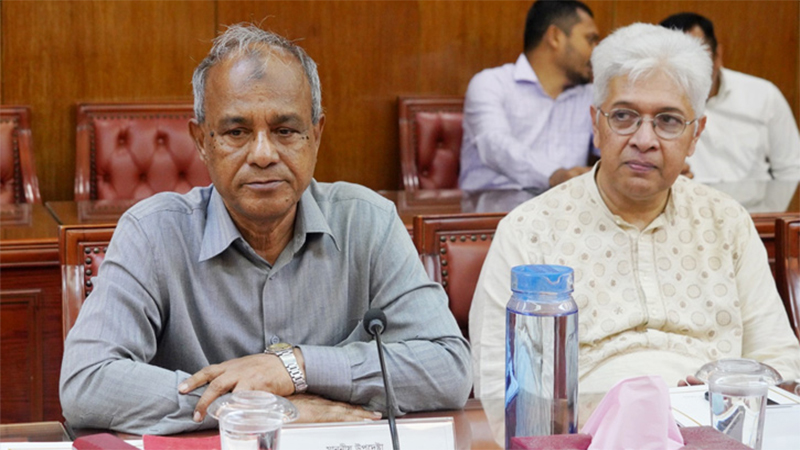উপদেষ্টা আসিফের ব্যাগে অস্ত্রের ম্যাগাজিন, কী বলছেন স্বরাষ্ট্র উপদেষ্টা