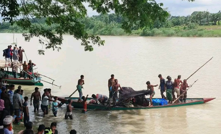 গফরগাঁওয়ে মাদ্রাসায় যাওয়ার পথে নৌকা ডুবে ৩ শিক্ষার্থী নিখোঁজ 