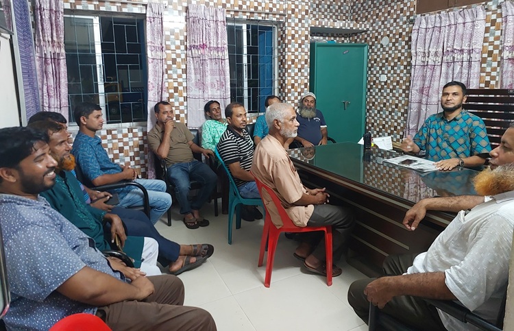 কলমাকান্দায় সাংবাদিকদের সাথে নতুন ওসির মতবিনিময় 