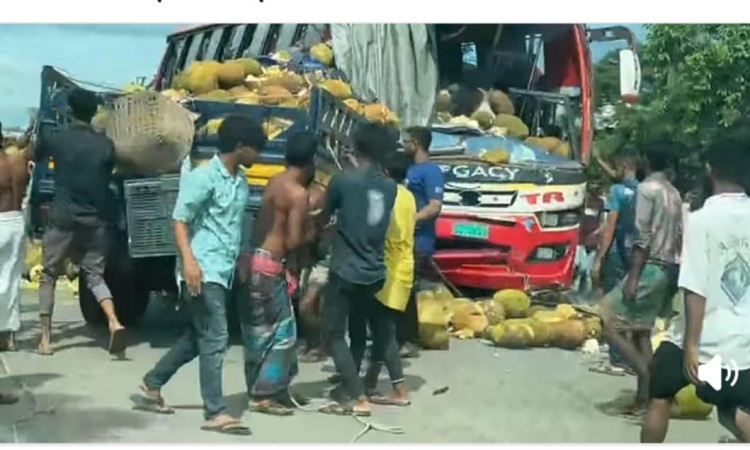 বাস ও পিকআপের মুখোমুখি সংঘর্ষে নিহত ১, আহত ২০