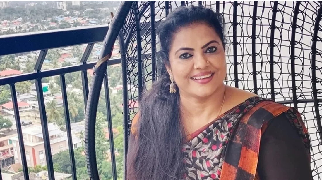 সোশ্যাল মিডিয়ায় অশ্লীল মন্তব্য, মিনু মুনির গ্রেপ্তার