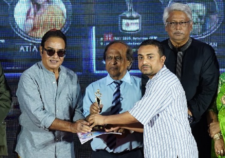 সম্মাননা পেলেন নির্মাতা ফাহাদ
