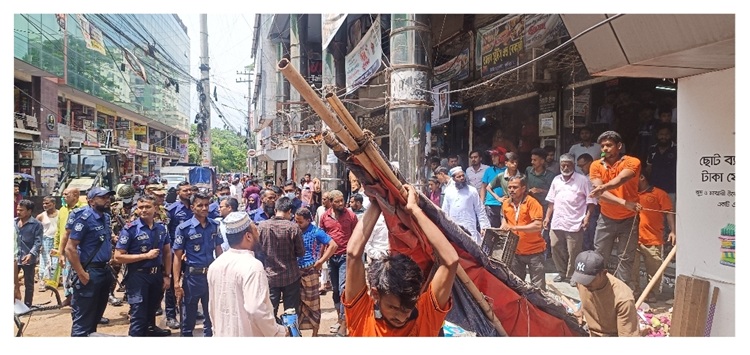 কুমিল্লায় যানজট নিরসনে সিটি কর্পোরেশন উচ্ছেদ অভিযান