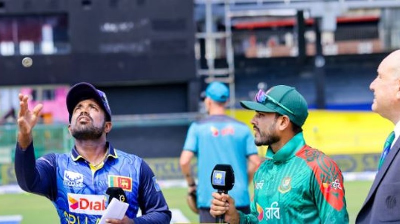 টসে হেরে ফিল্ডিংয়ে বাংলাদেশ 