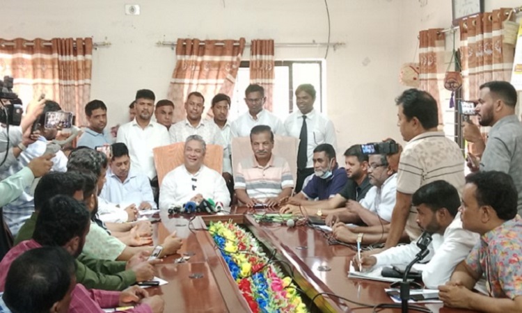 কাপাসিয়ায় যুবক নিহতের ঘটনায় বিএনপি নেতার সংবাদ সম্মেলন