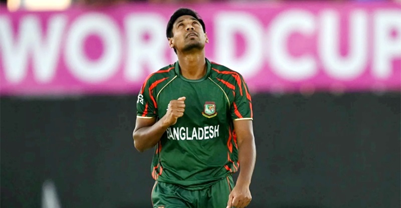 পায়ের চোট নিয়ে মাঠ চাড়লেন মুস্তাফিজ