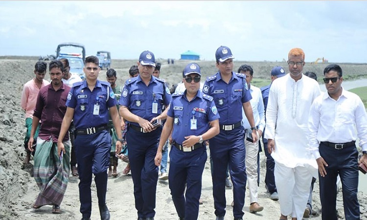 সোনাগাজীর অর্থনৈতিক অঞ্চল পরিদর্শনে ফেনী পুলিশ সুপার