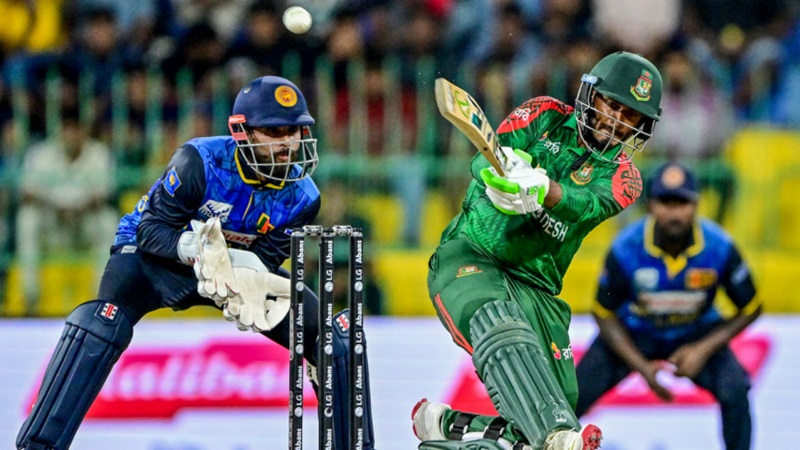 ব্যাটিং বিপর্যয়ে হারের শঙ্কায় বাংলাদেশ