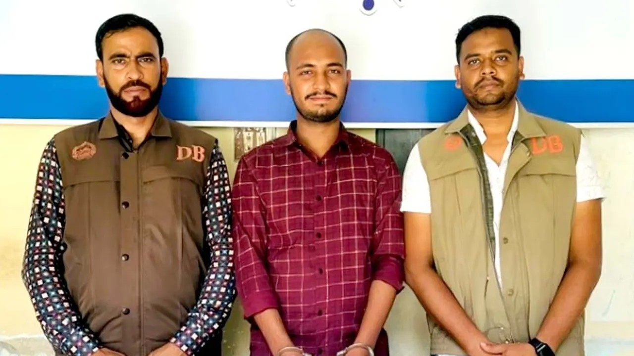 জুলাই বিপ্লব নিয়ে কটূক্তি, ছাত্রলীগ কর্মী গ্রেপ্তার 