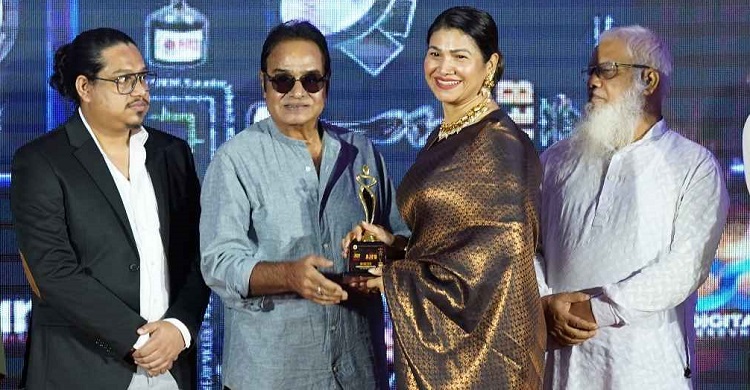 শ্রেষ্ঠ পরিচালক হলেন নাজনীন হাসান খান