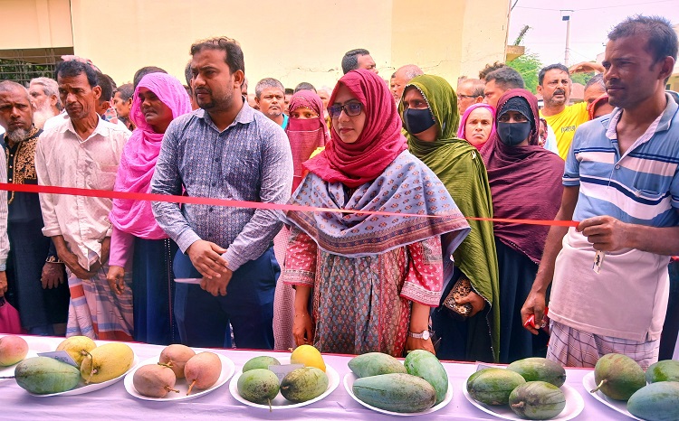 নাচোলে জাতীয় ফল মেলার উদ্বোধন 