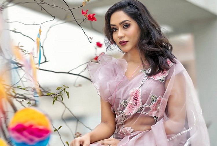 চলচ্চিত্র অনুদান কমিটি থেকে পদত্যাগ করেছেন মম