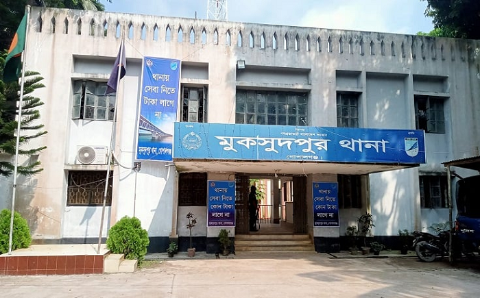 সেনাসদস্য ছুটিতে বাড়ি ফেরার পথে ডাকাতির শিকার