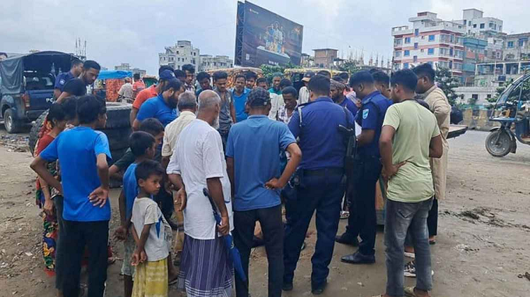 লাশ পড়ে ছিল সড়কে, ৯ ঘণ্টা কেউ এগিয়ে আসেনি