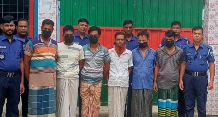 চৌহালীতে পুলিশের অভিযানে ৬ জুয়াড়ী আটক