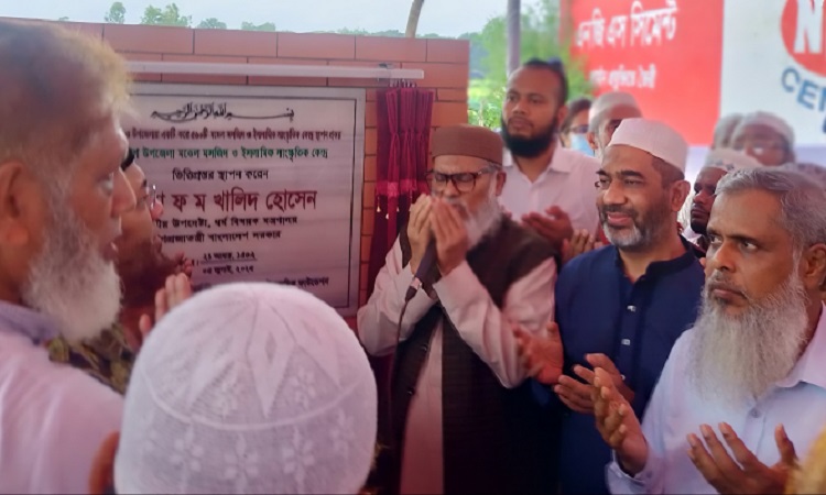 চন্দনাইশে মডেল মসজিদের ভিত্তিপ্রস্তর স্থাপন করলেন ধর্ম উপদেষ্টা