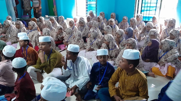 দৌলতপুরের যে মক্তবে দ্বীনি শিক্ষায় আলোকিত হচ্ছে শিশুরা