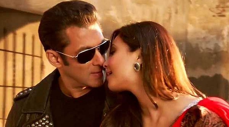 ‘সালমান বাস্তবে এত কিস করে যে, পর্দায় দরকারই হয় না’