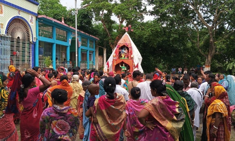 নিয়ামতপুরে উল্টো রথে শেষ হলো রথযাত্রা উৎসব 