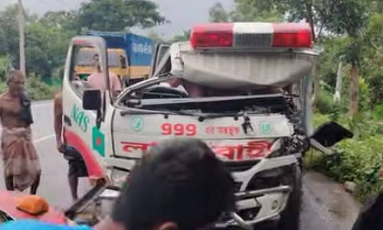 চৌদ্দগ্রামে লাশবাহী অ্যাম্বুলেন্স দুর্ঘটনায় দুই স্বজন নিহত