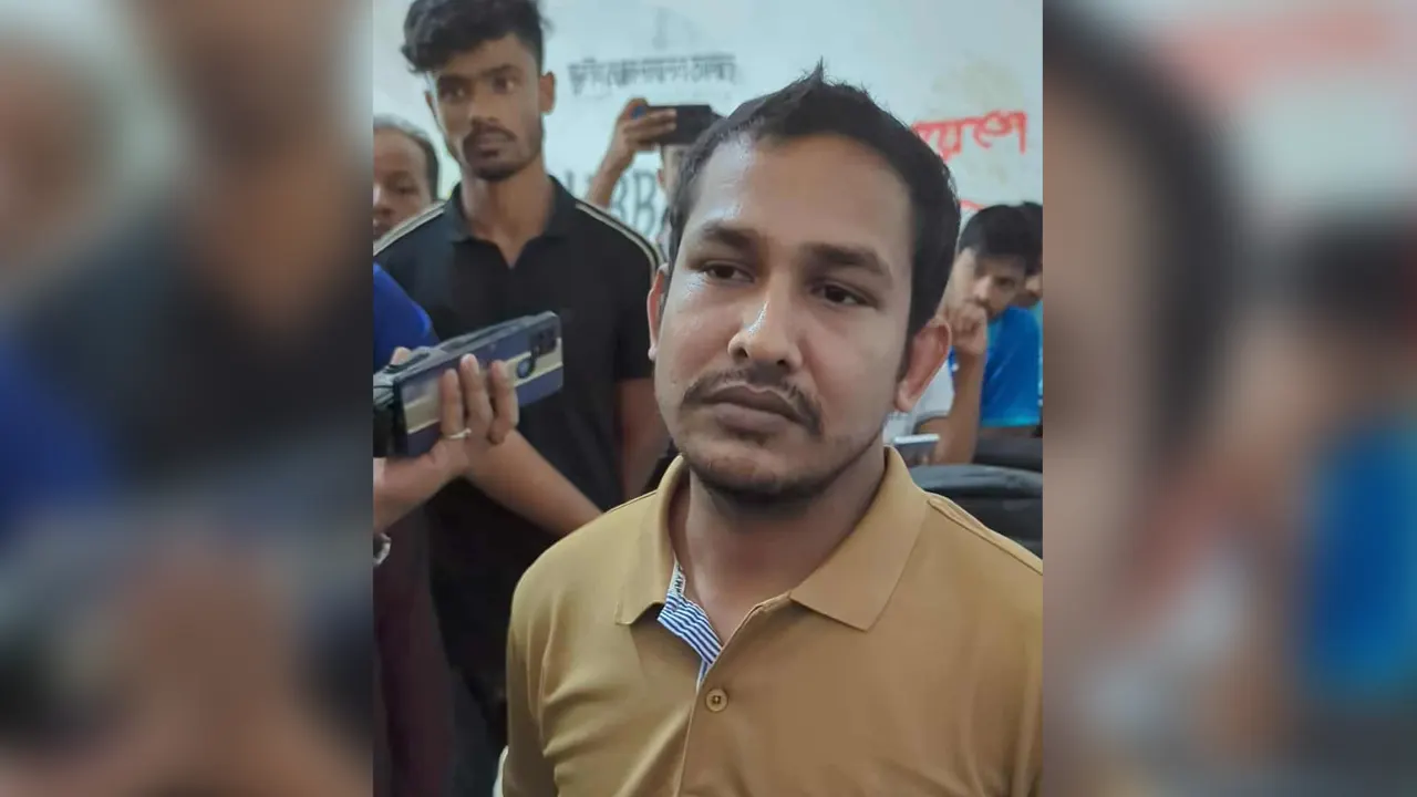 ঢাবির হল থেকে ছাত্রলীগ নেতা আটক 