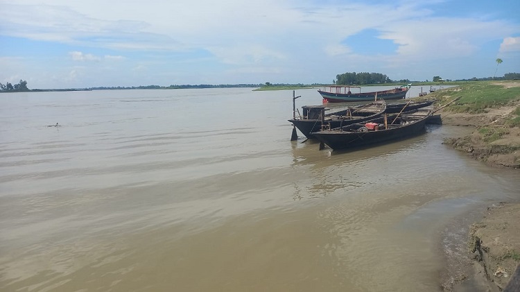 চিকিৎসা সেবা বঞ্চিত নারায়ণপুরে নৌ এ্যাম্বুলেন্সের দাবি