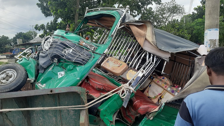 নকলায় বাস ও সিএনজি সংঘর্ষে নিহত এক, আহত ৫