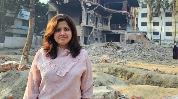 ‘আমি আছি সুখে, আগুন জ্বলুক খুনীর দোসরদের বুকে’