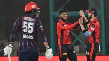 পিএসএলে ফের রিশাদের ভেলকি, ৩ উইকেট নিয়ে জেতালেন দলকে