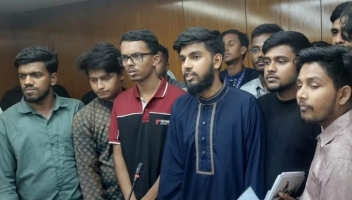 বৈঠকে সন্তুষ্ট নয় শিক্ষার্থীরা, কঠোর আন্দোলনের হুঁশিয়ারি