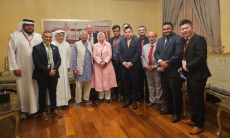 দোহায় বিনিয়োগকারীদের সাথে প্রধান উপদেষ্টার রুদ্ধদ্বার বৈঠক