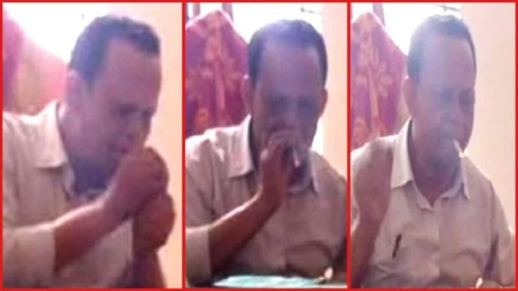 বিদ্যালয়ের অফিসকক্ষে বসে ধূমপান করেন প্রধান শিক্ষক