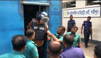 আদালতে হাজিরা দিলেন সাবেক আইন প্রতিমন্ত্রী অ্যাডভোকেট কামরুল ইসলাম