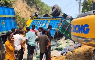 মিরসরাইয়ের সড়কে তীব্র যানযট 