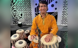 আমগাছ থেকে পড়ে সংগীত শিক্ষকের মৃত্যু