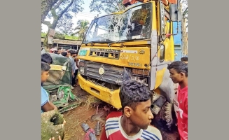 ভৈরবে দ্রুতগতির ট্রাক ঢুকল বাজারে, নিহত ২