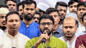 ড. ইউনূসকে পদত্যাগ করতে দেব না : রাশেদ খাঁন