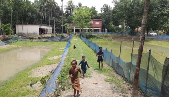 নকলায় বিদ্যালয়ের খেলার মাঠ দখল করে পুকুর খননের অভিযোগ