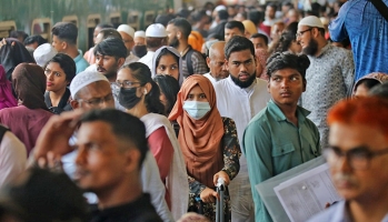 নাড়ির টানে ঢাকা ছাড়ছেন মানুষ