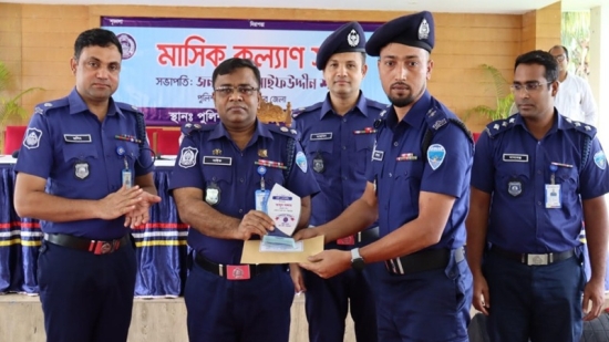 জেলার শ্রেষ্ঠ অফিসারের সম্মাননা পেলেন টেকনাফ থানার এসআই আব্দুল সালাম